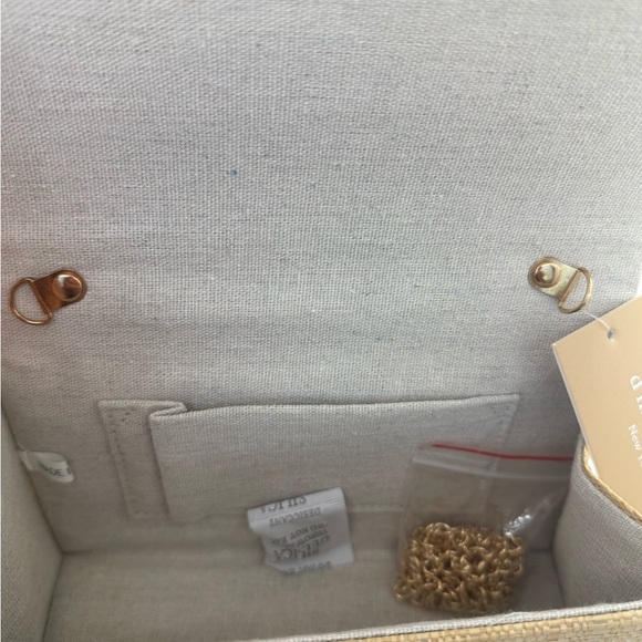 D’ margeaux New York Beige and Gold Chain Bag. Colorful beaded front design. - Picture 6 of 11